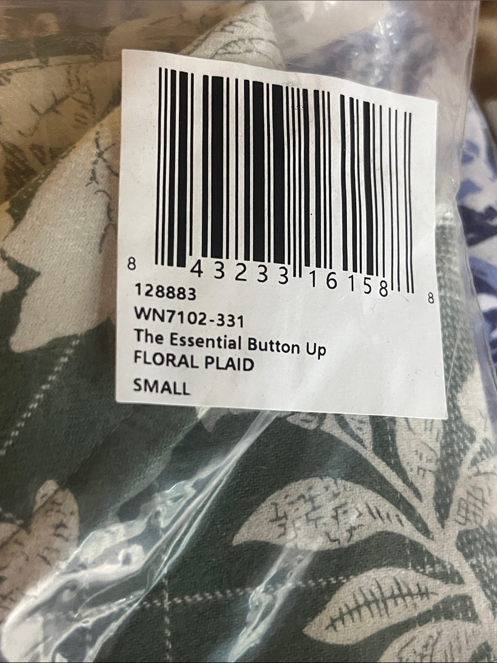 WILDFANG The Essential Button Up Green Plaid Floral Rose Shirt Small NWT - Picture 6 of 6